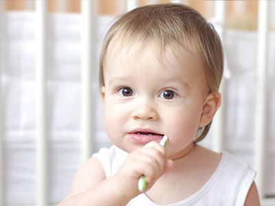 赤ちゃんの歯磨きしている？歯磨きをはじめるタイミングと嫌がられたときの対処法